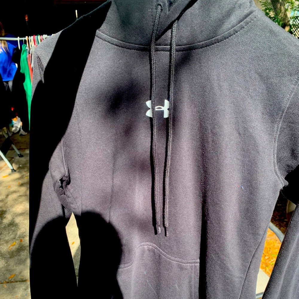 Brand new, never wore UA medium women’s hoodie.